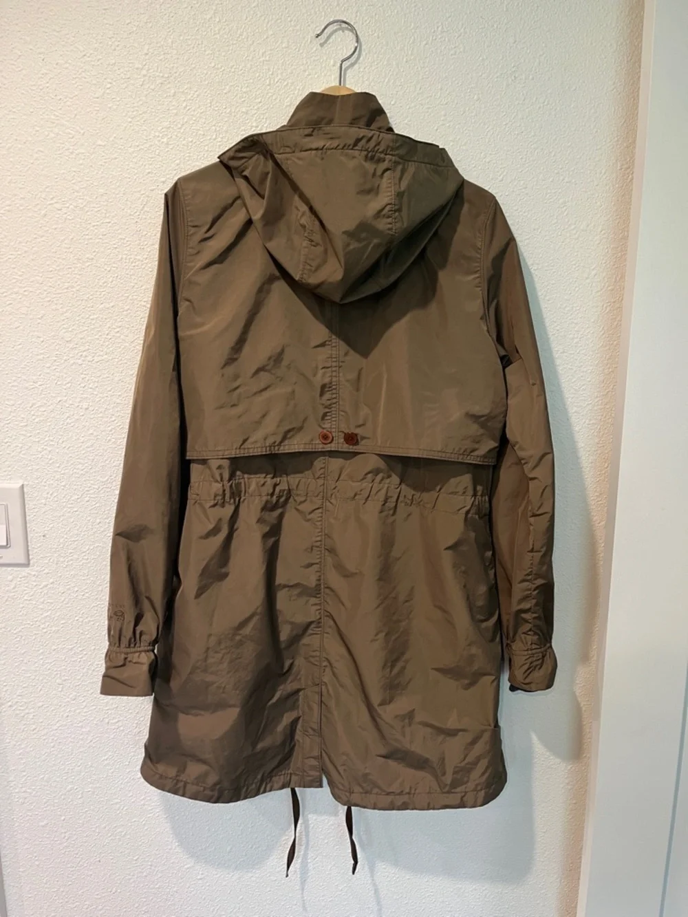 Mountain Hardwear Raincoat - Picture 3 of 7